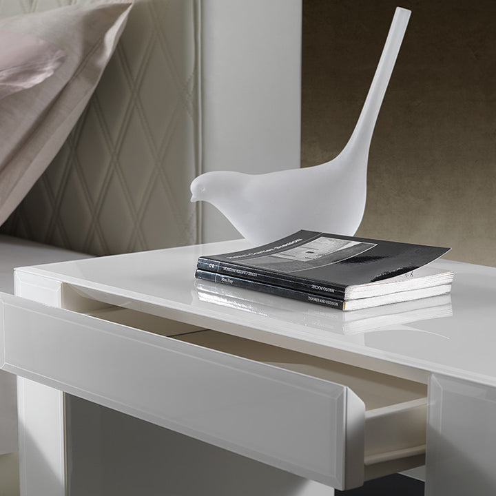 AVANTGARDE bedside table3