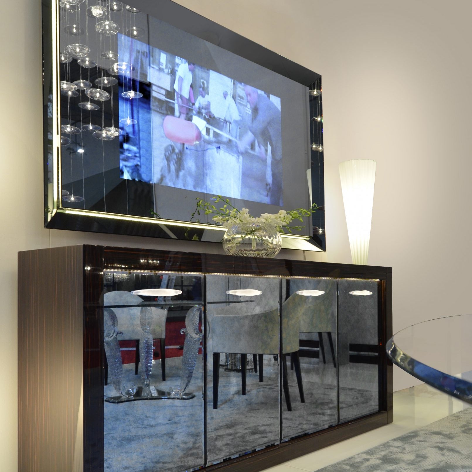 AVANTGARDE buffet with mirror doors