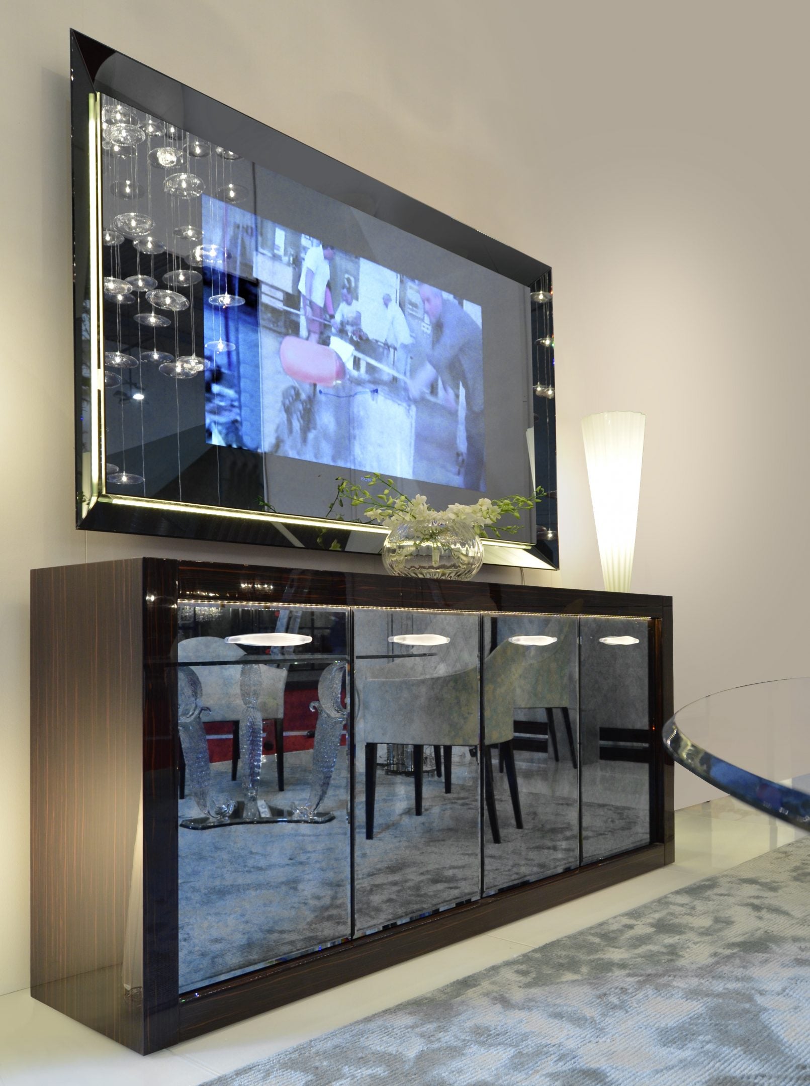 AVANTGARDE buffet with mirror doors