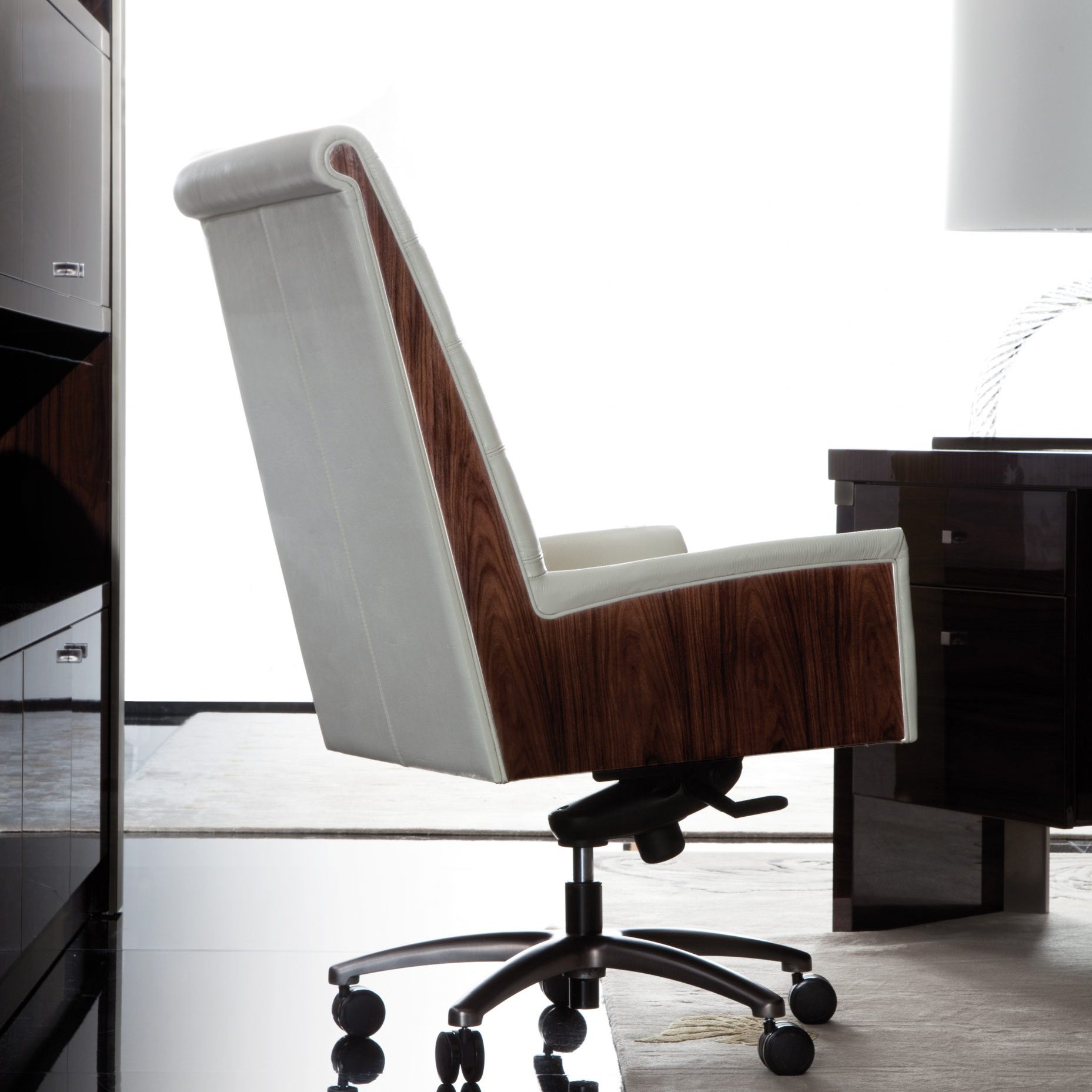 COLISEUM executive chair1a