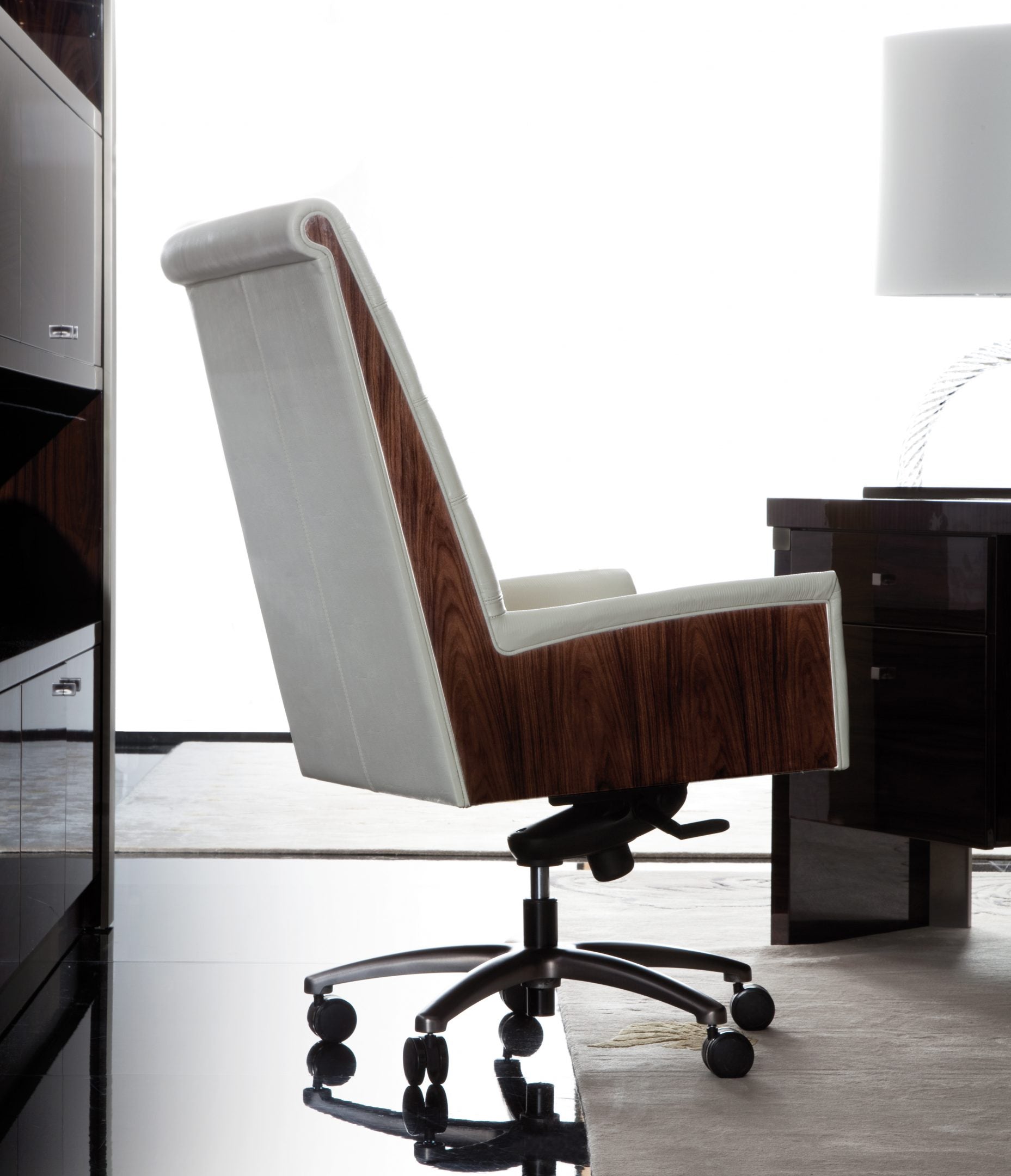 COLISEUM executive chair1a