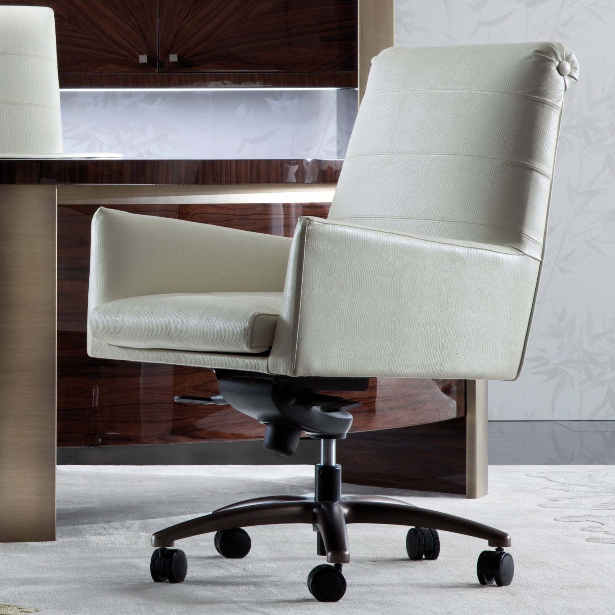 COLISEUM visitor chair1a