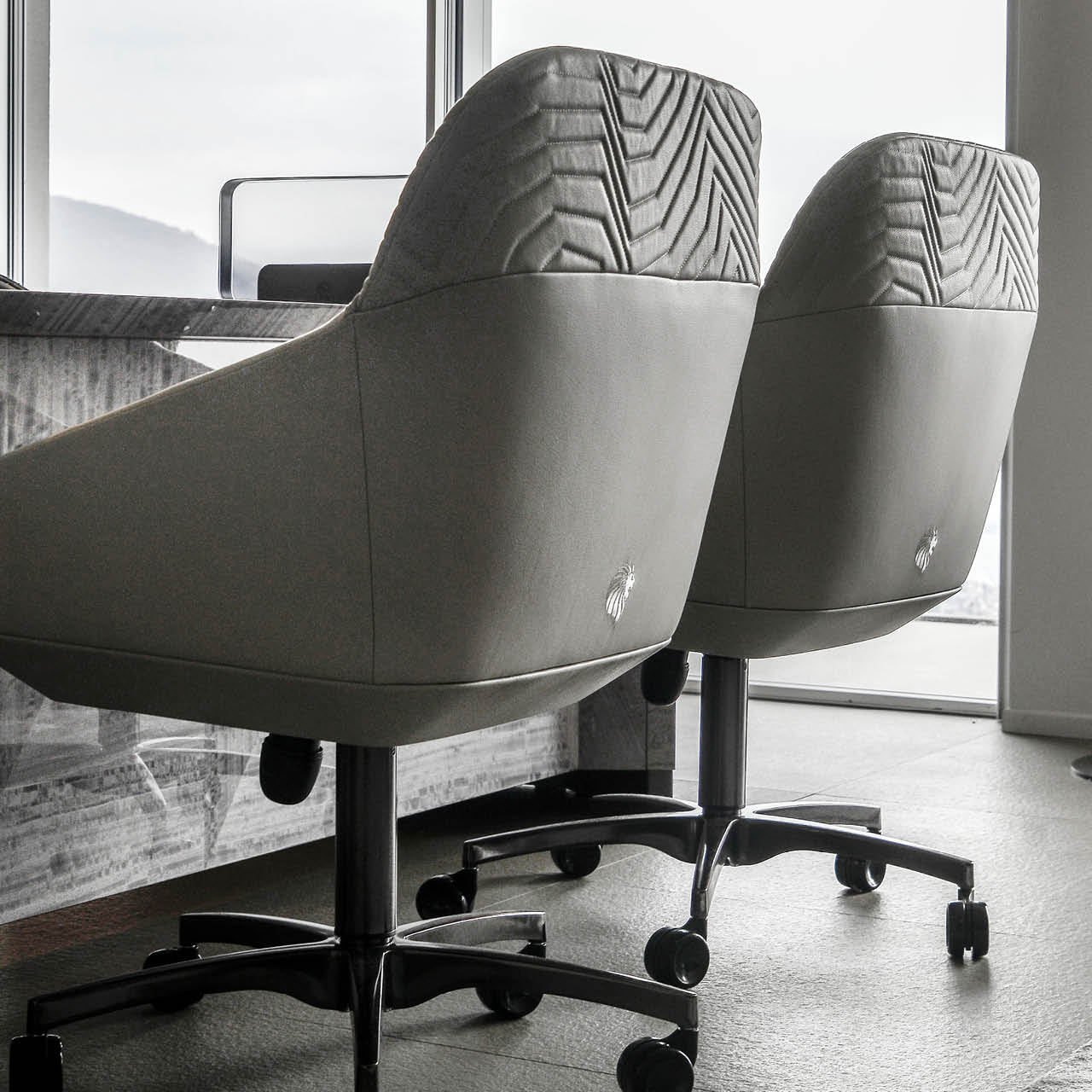 Moonlight_guest_chair4