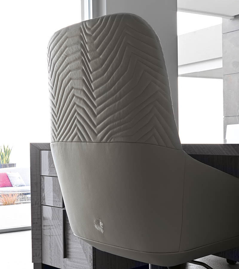 Moonlight_presidential_chair2