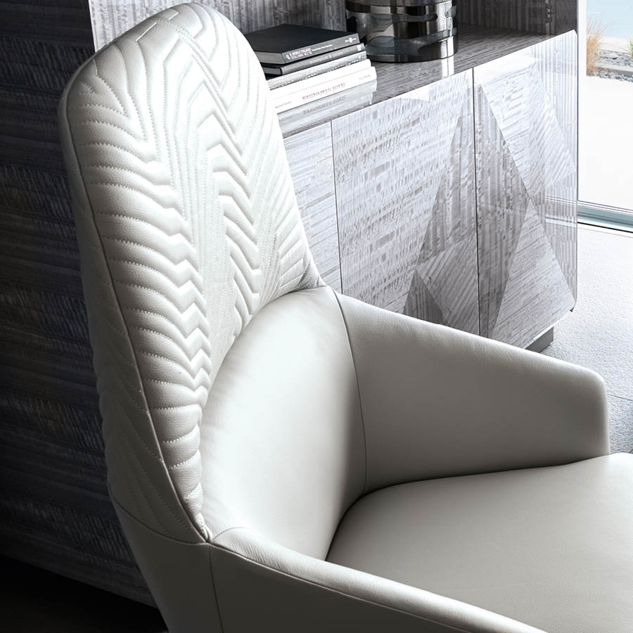 Moonlight_presidential_chair3