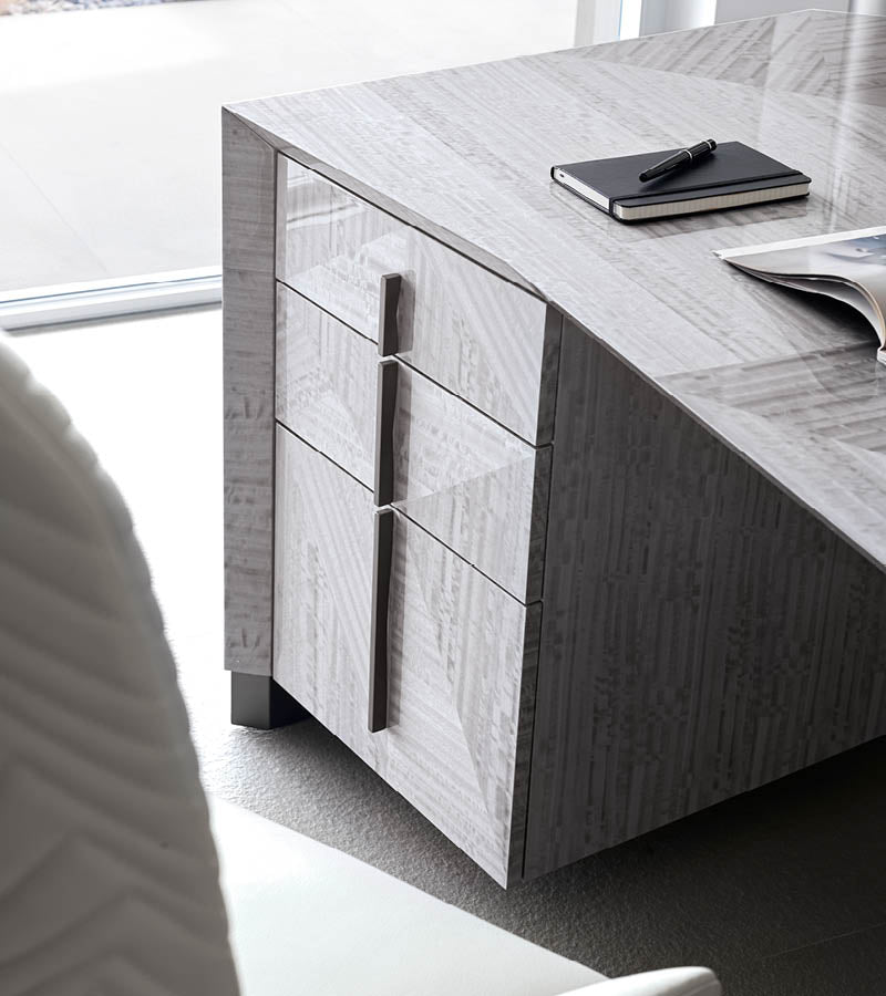 Moonlight_presidential_desk2-1