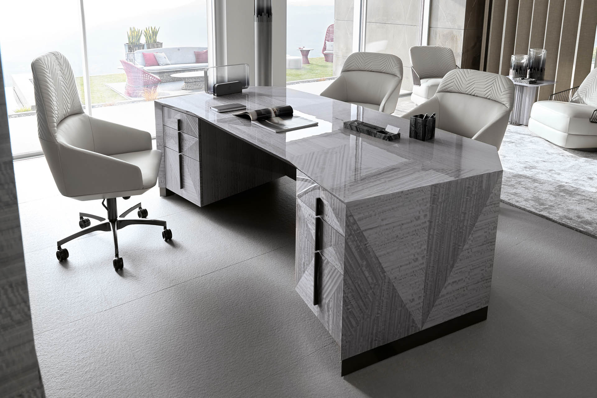 Moonlight_presidential_desk7-1