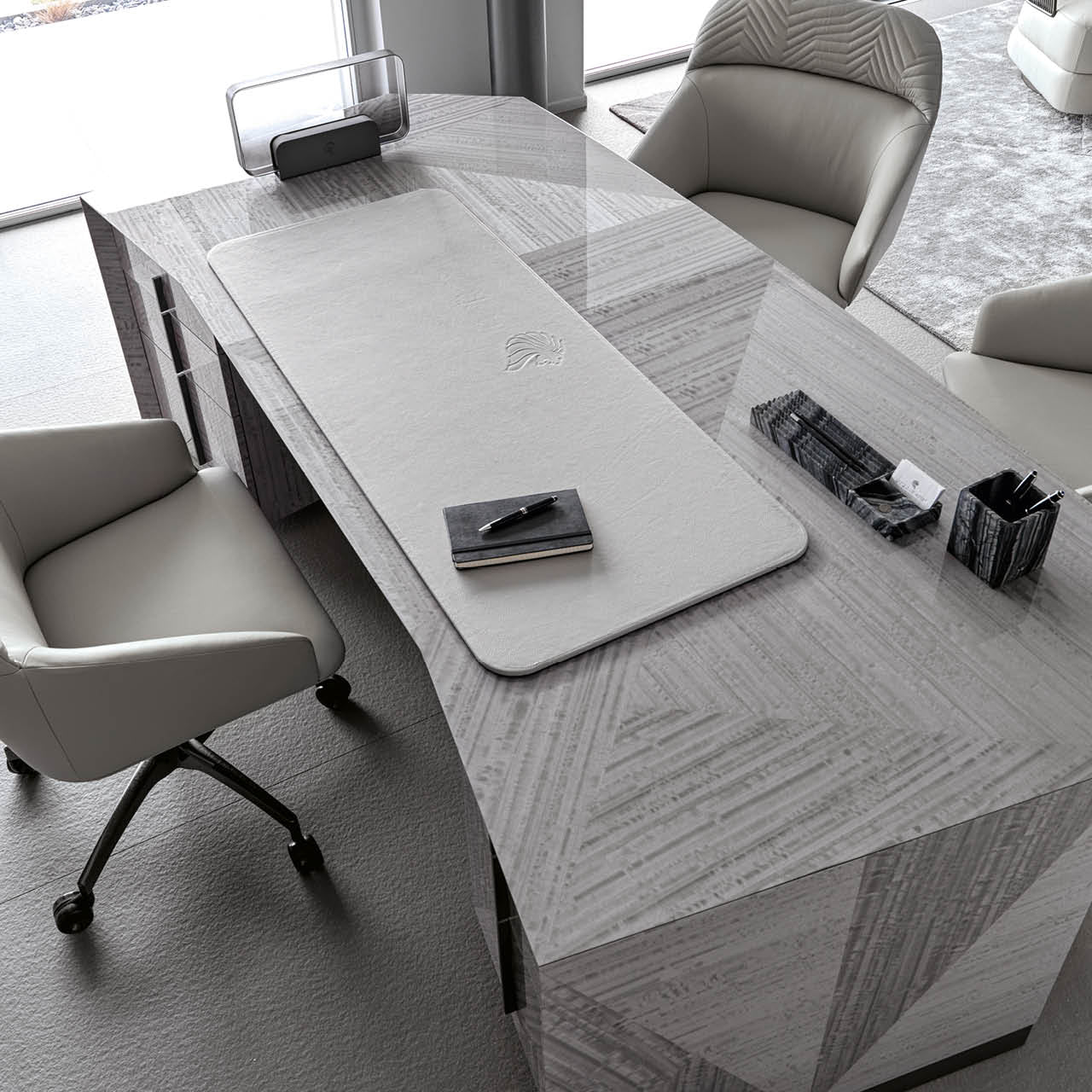 Moonlight_presidential_desk8-1