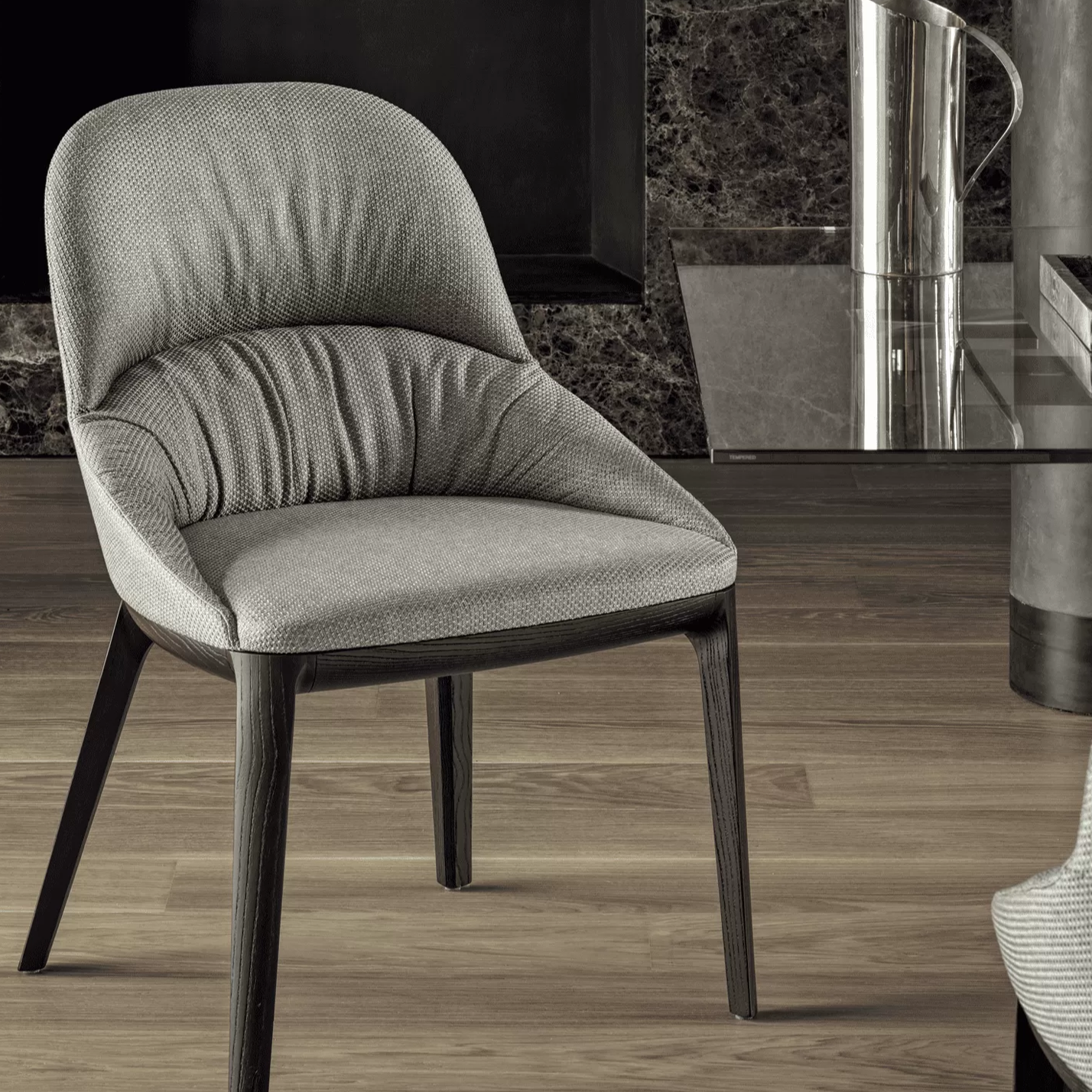 QUEEN_34-38L002_TMA04_QUEEN_34-39L002_TMA04_ARON_20-07L002_C157