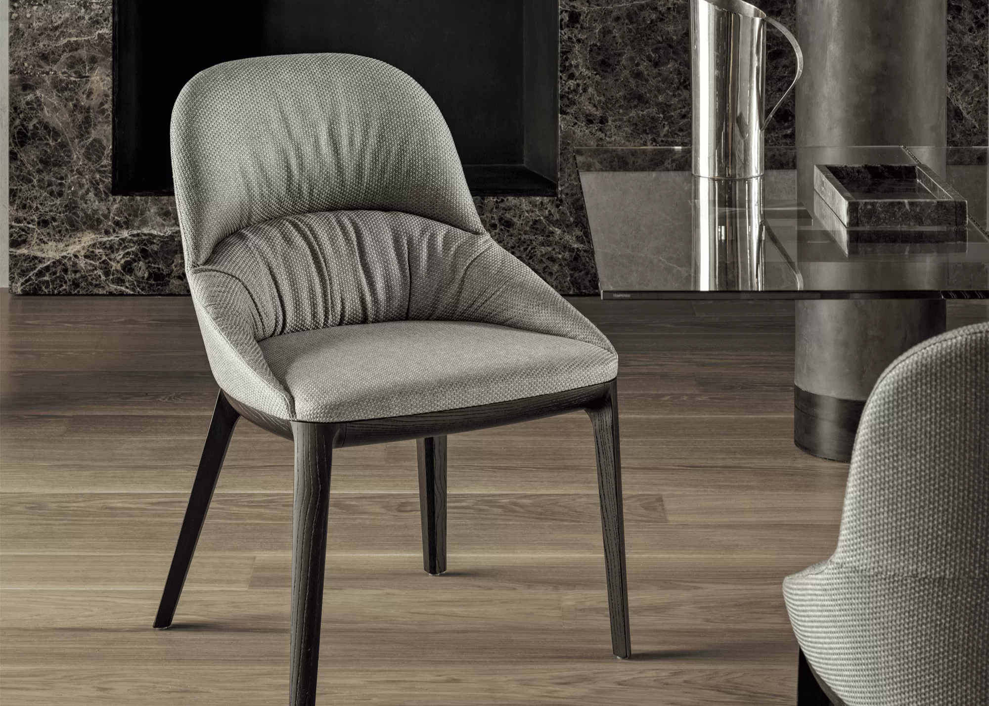 QUEEN_34-38L002_TMA04_QUEEN_34-39L002_TMA04_ARON_20-07L002_C157