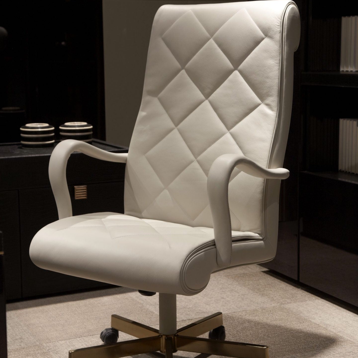 SECRET LOVE executive chair1