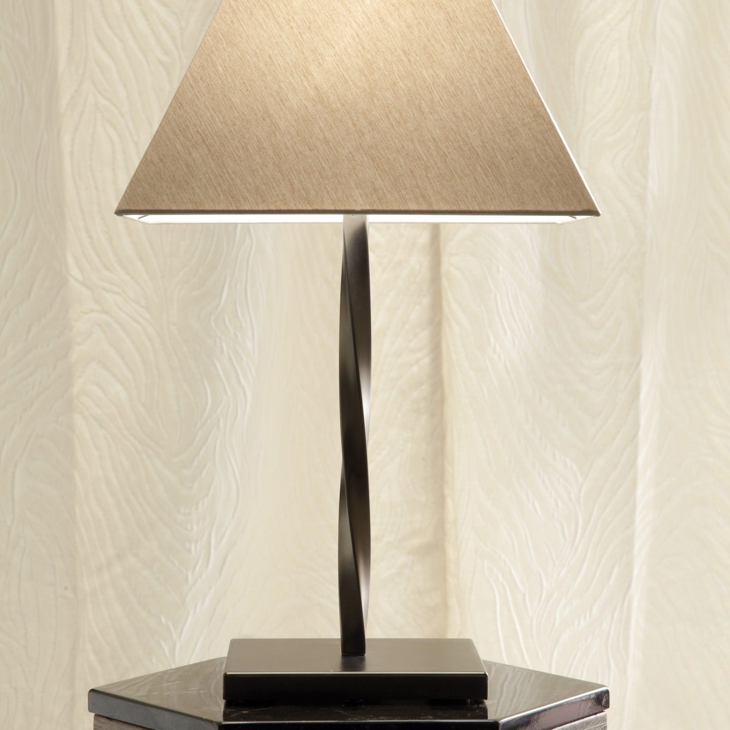 TWISTED table lamp