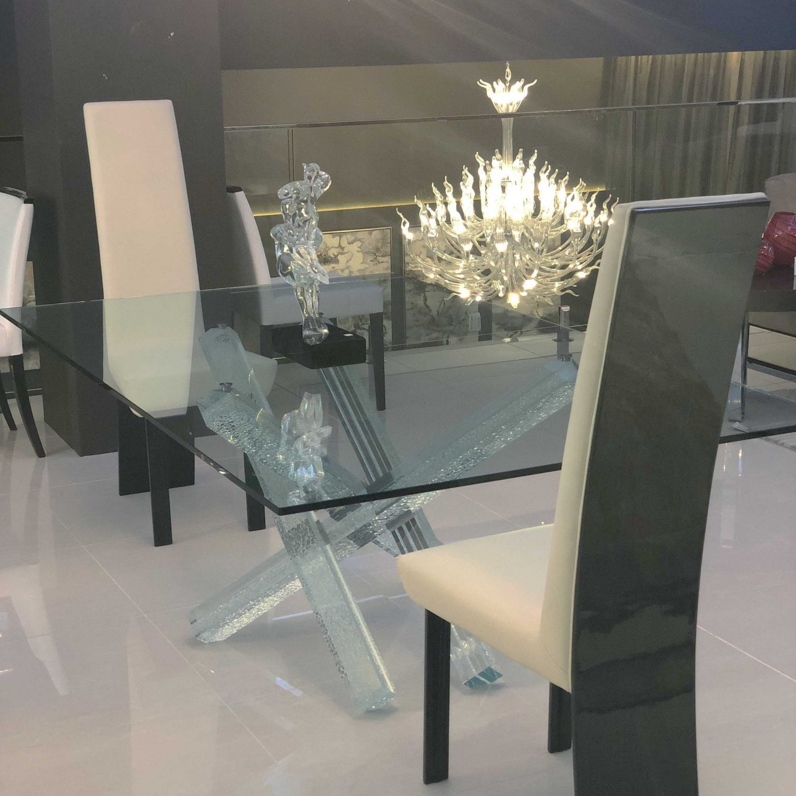 Transeo dining table with chairs