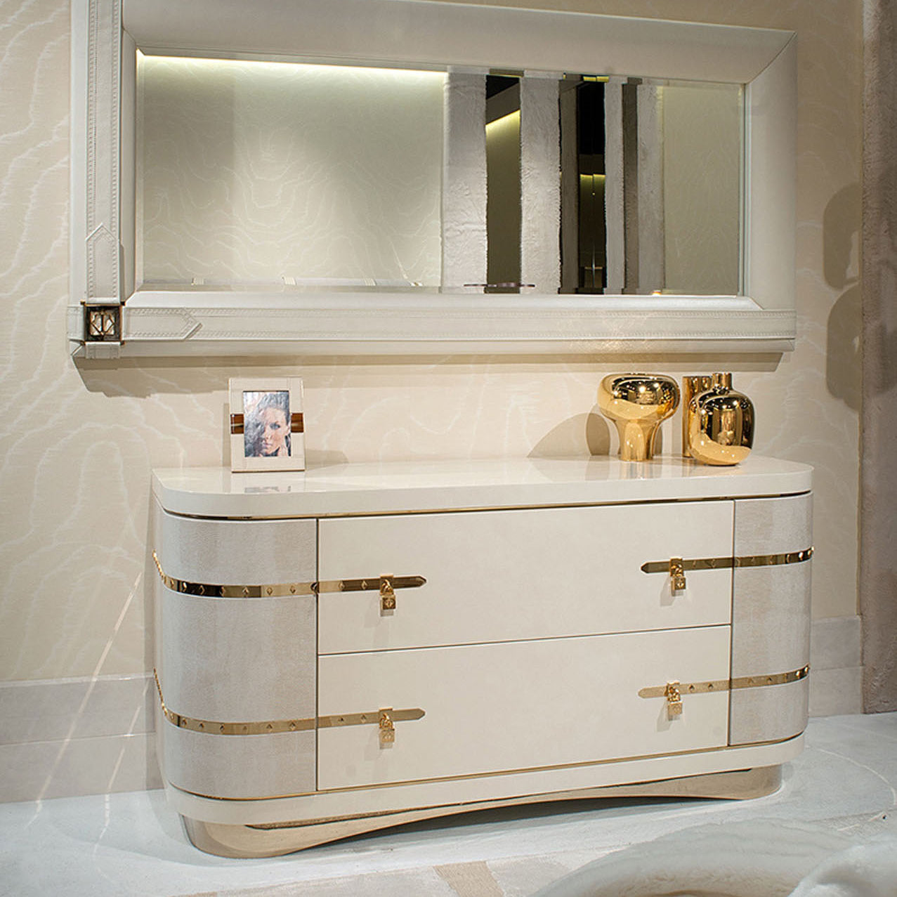 White-Diamond-Dresser