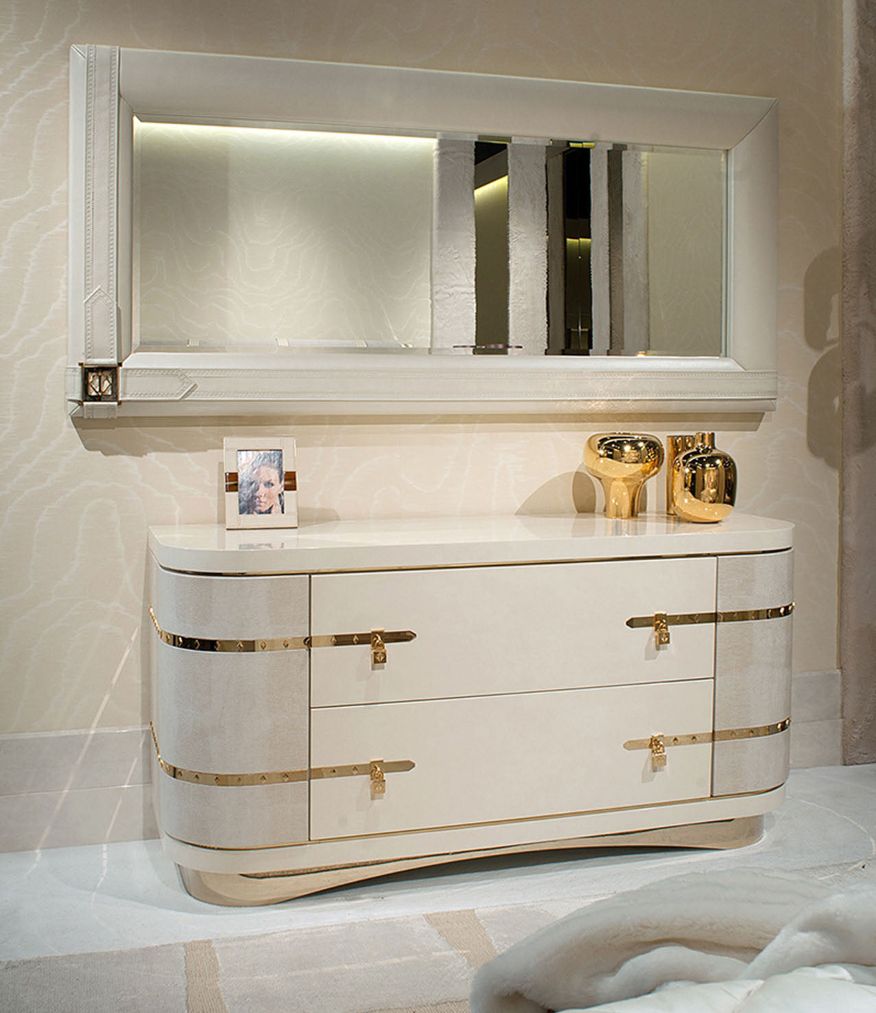 White-Diamond-Dresser