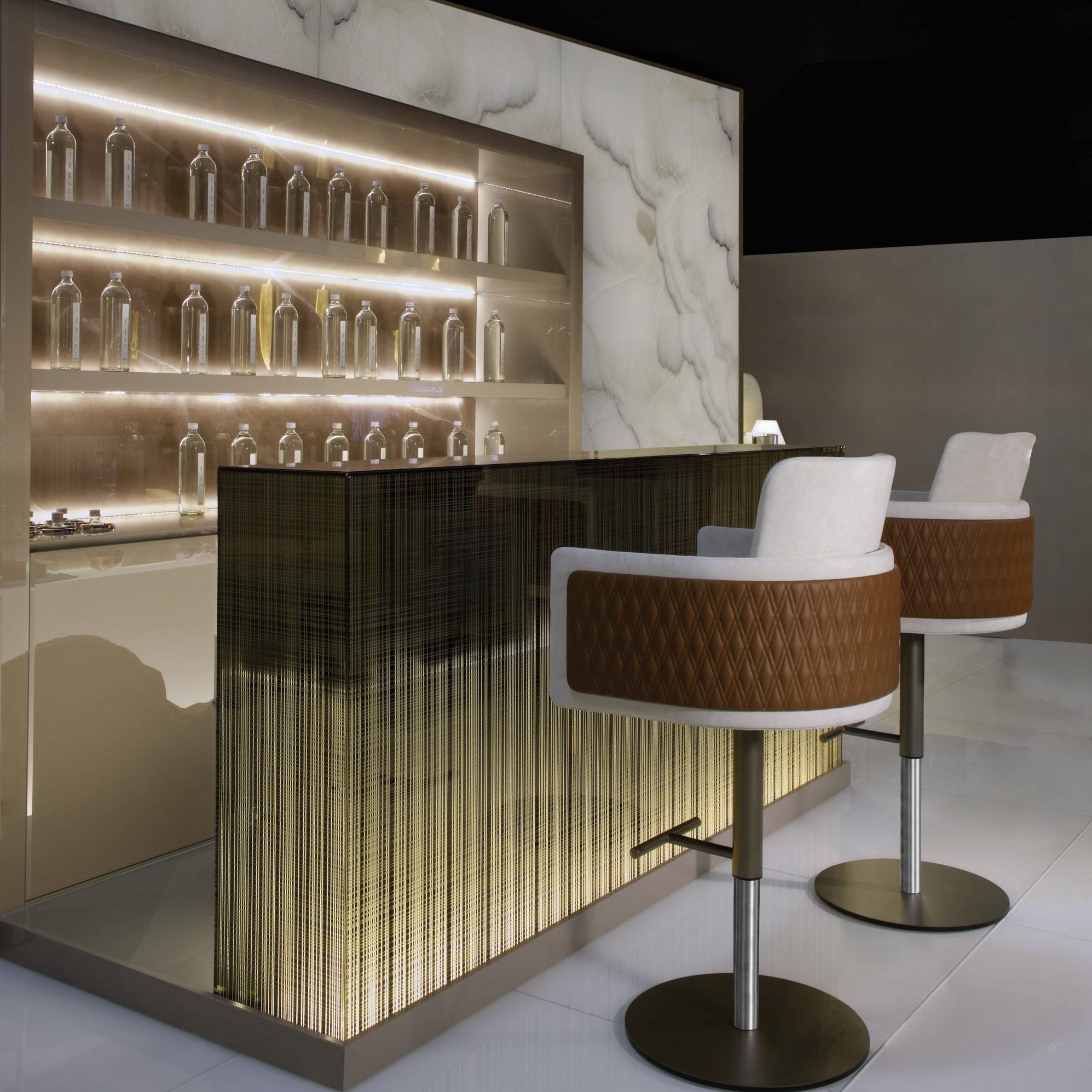 amet-stool-avantgarde-bar-amb-POST-no-livelli_b-scaled