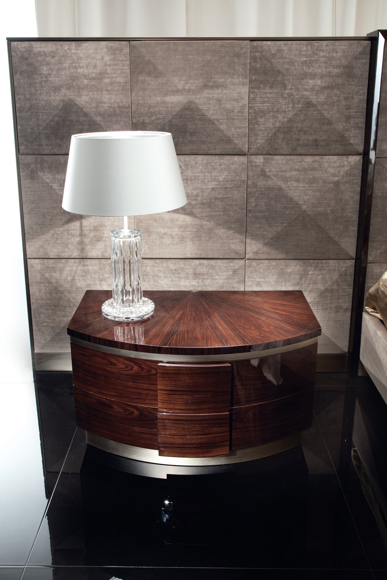 COLISEUM bedside table2