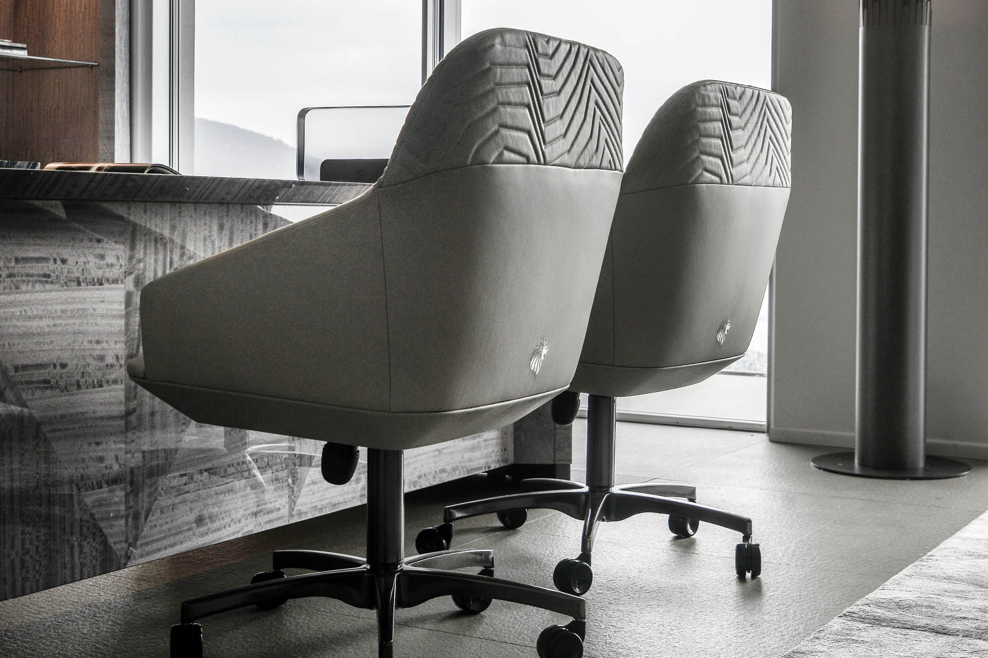 Moonlight_guest_chair4