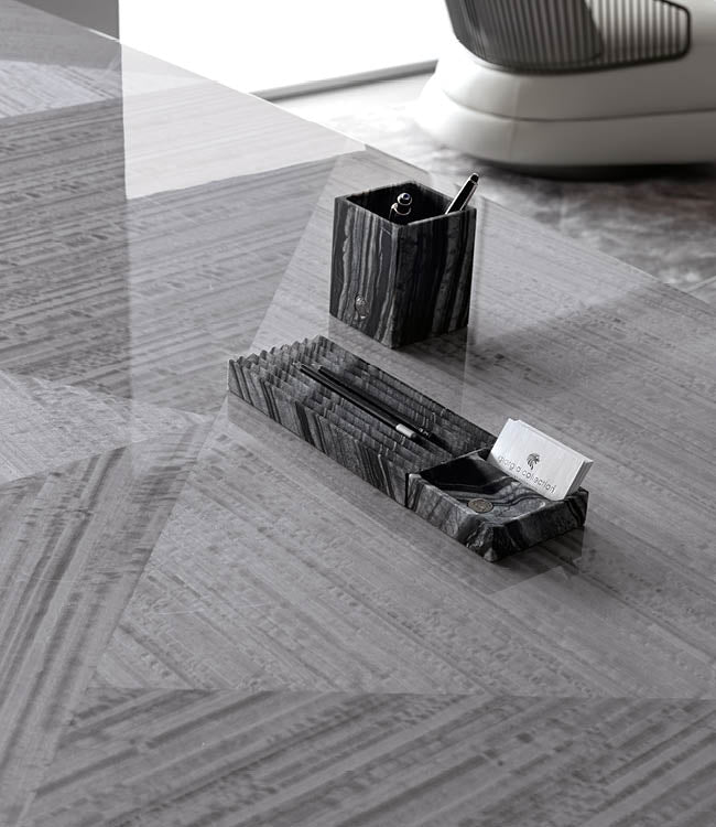 Moonlight_presidential_desk4-1