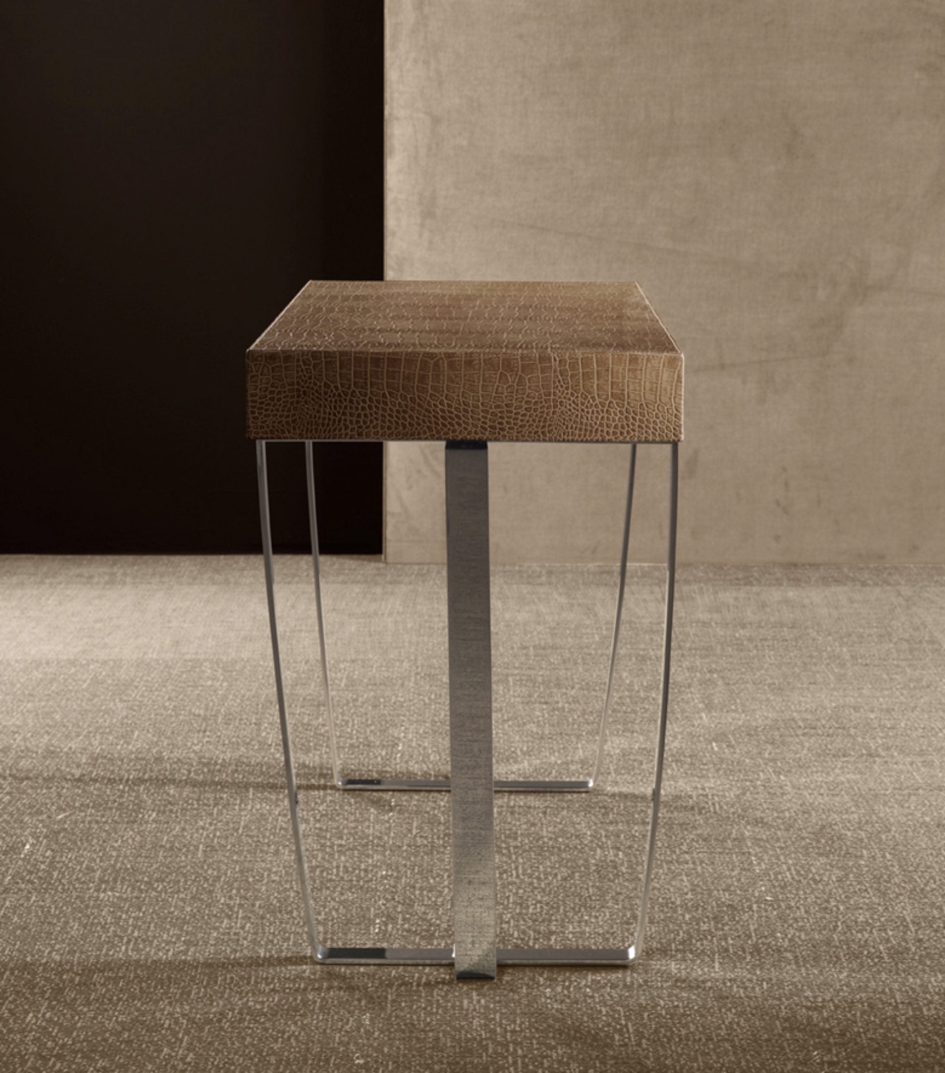 RED CARPET WRITING desk2