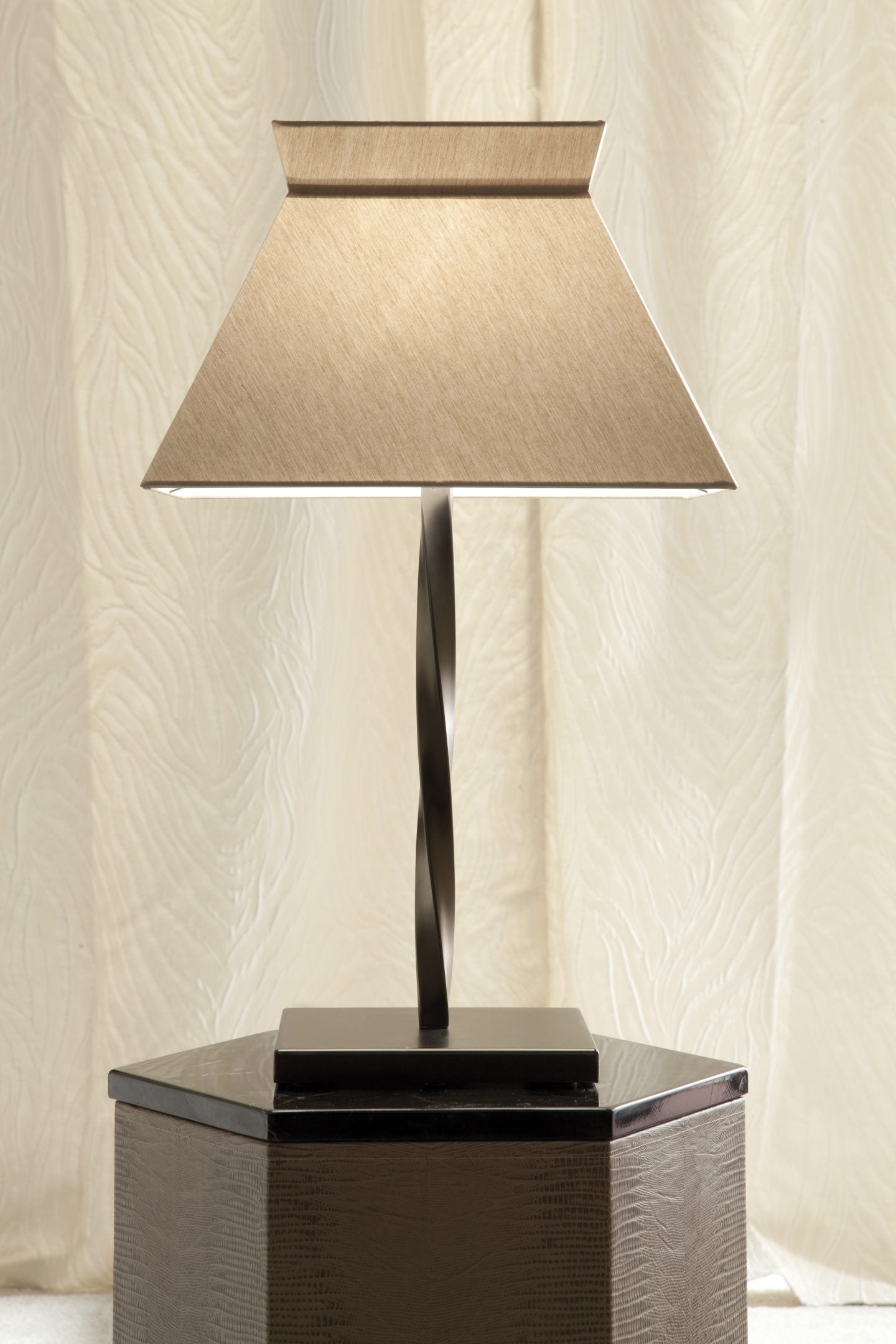 TWISTED table lamp